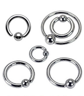 Lävistysrengas kiinteällä pallolla