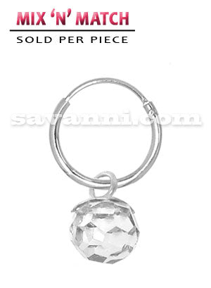 Öronring av Silver med Rund Kristallberlock "Spektrum"