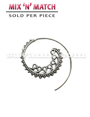 Öronring Spiral Tribal Dras Genom Örat